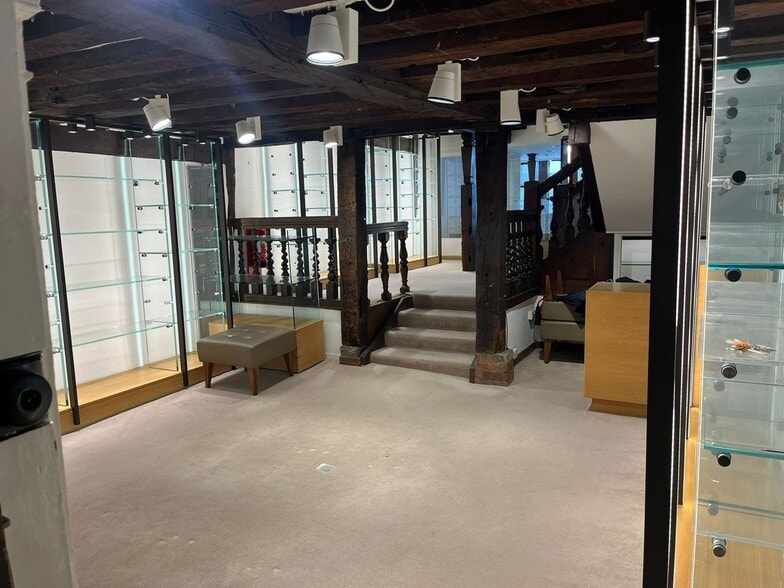 40 The Borough, Farnham for sale - Interior Photo - Image 2 of 5