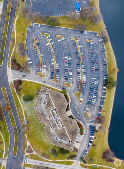 184 Shuman Blvd, Naperville, IL for lease - Building Photo - Image 1 of 2