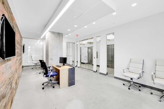 2555 Ponce de Leon Blvd, Coral Gables, FL for lease Interior Photo- Image 1 of 24