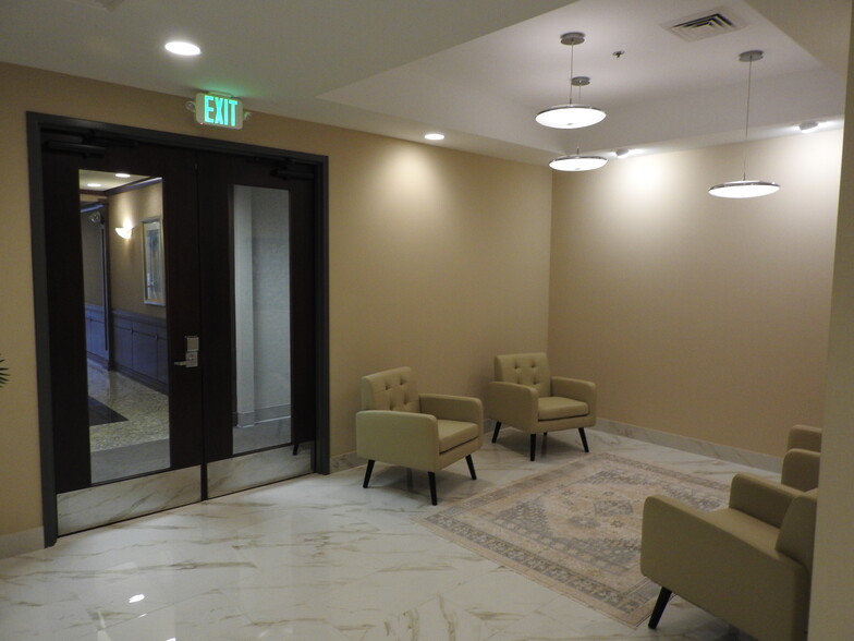 101 Europa Dr, Chapel Hill, NC for lease - Lobby - Image 2 of 8