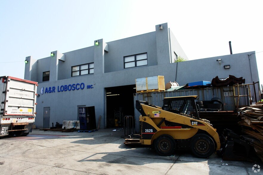 Industrial in Flushing, NY for sale - Primary Photo - Image 1 of 1