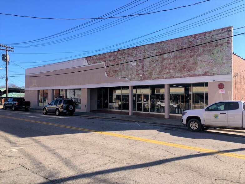 215 Settle St, Reidsville, NC 27320