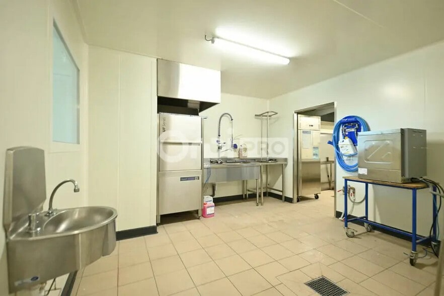 Flex in Grenay for lease - Interior Photo - Image 3 of 13