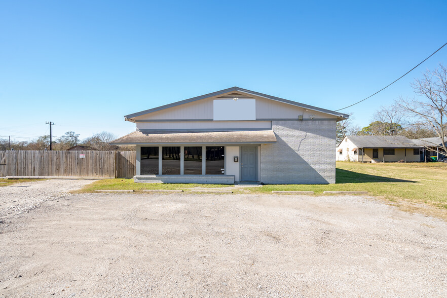 7507 Bayway Dr, Baytown, TX for lease - Building Photo - Image 3 of 46