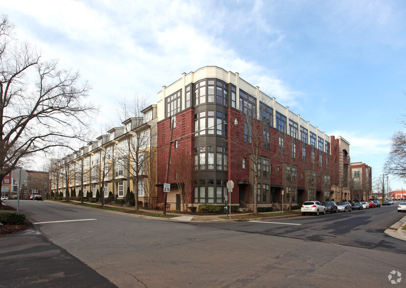 2115-2135 Southend Dr, Charlotte, NC for lease - Building Photo - Image 3 of 8