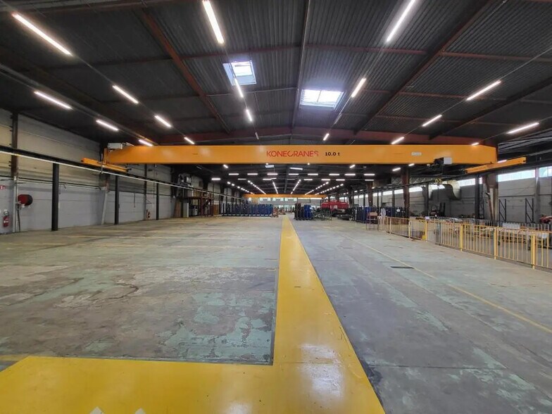 Flex in Saint-Romain-en-Gier for lease - Interior Photo - Image 2 of 6