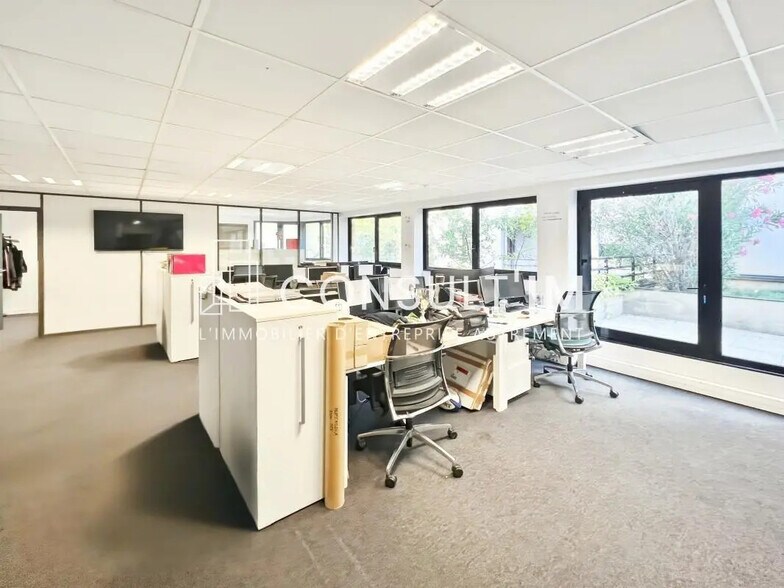 Office in Boulogne-Billancourt for lease - Building Photo - Image 1 of 5