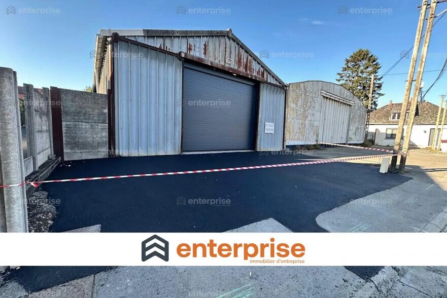 Industrial in Fretin for lease - Building Photo - Image 1 of 3