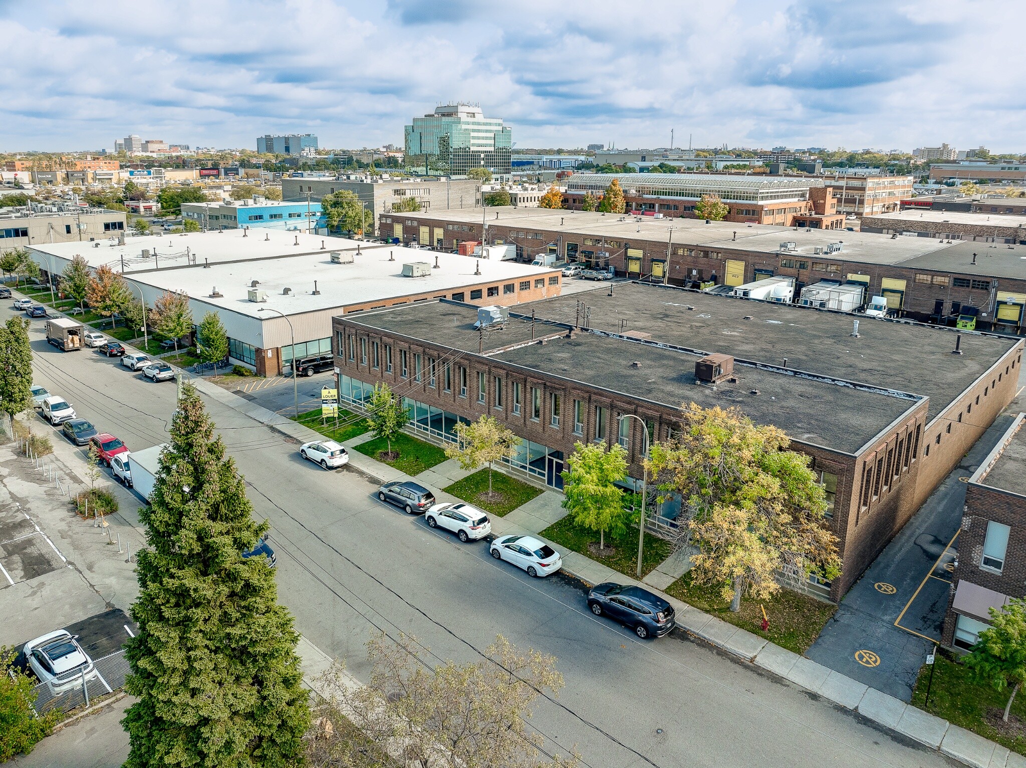 1550-1590 Rue Chabanel O, Montréal, QC for lease Building Photo- Image 1 of 13