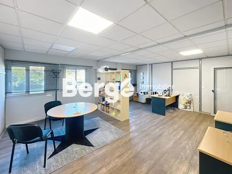 Office in Vallauris for lease - Interior Photo - Image 1 of 4