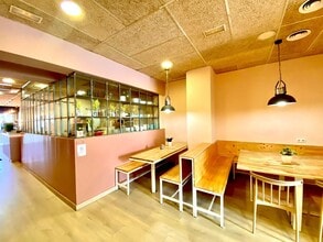 Retail in Barcelona, Barcelona for lease Interior Photo- Image 2 of 5