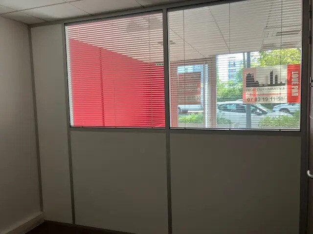 Retail in Lyon for lease - Interior Photo - Image 3 of 20