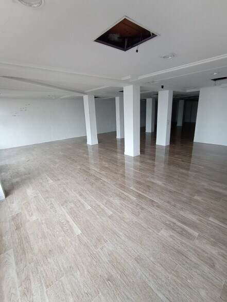 Retail in Cáceres for sale - Building Photo - Image 2 of 18