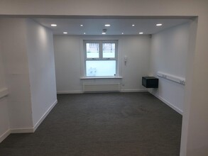 18 Upper Grosvenor Rd, Tunbridge Wells for lease Interior Photo- Image 1 of 3