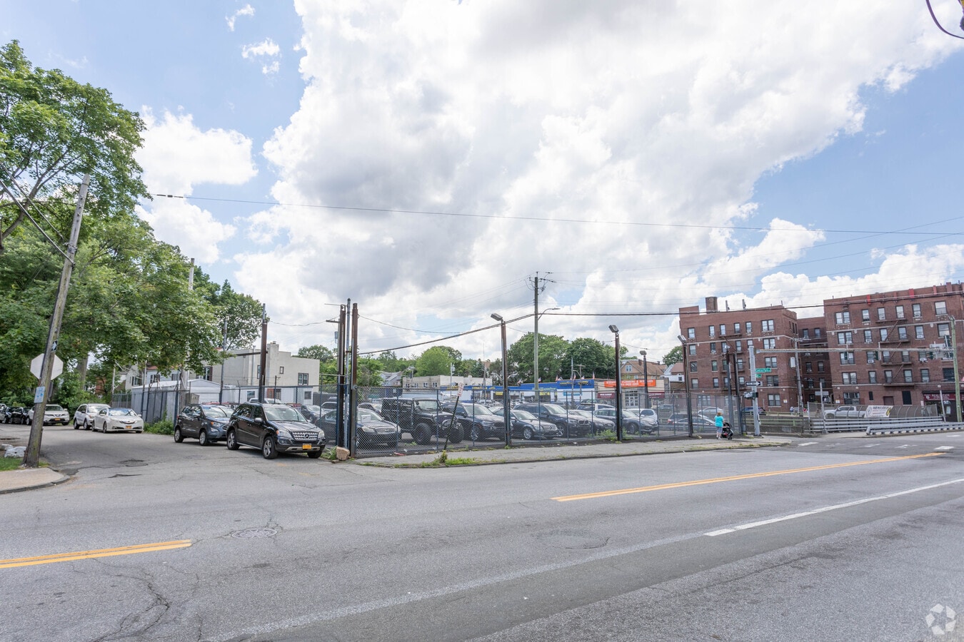 667 McLean Ave, Yonkers, NY 10704