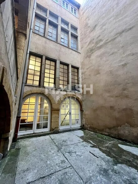 Retail in Lyon for lease - Building Photo - Image 3 of 5