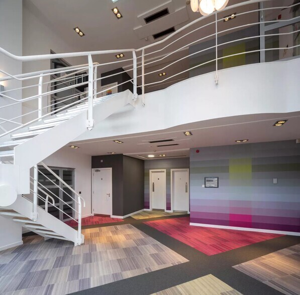 5 Linnet Way, Bellshill for lease - Lobby - Image 2 of 3