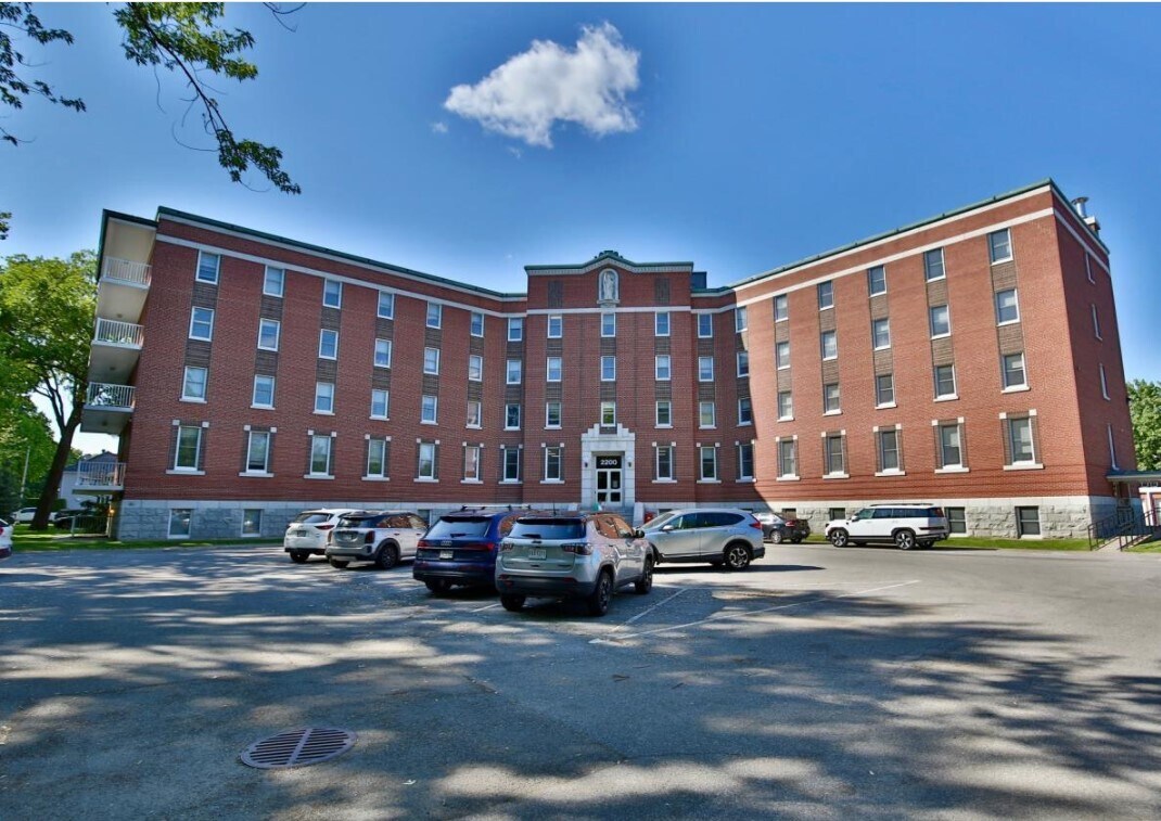 2200 Av Pratte, Saint-hyacinthe, QC for lease Primary Photo- Image 1 of 2