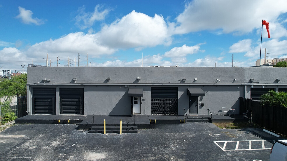 829-833 NW 21st St, Miami, FL for lease - Building Photo - Image 1 of 6