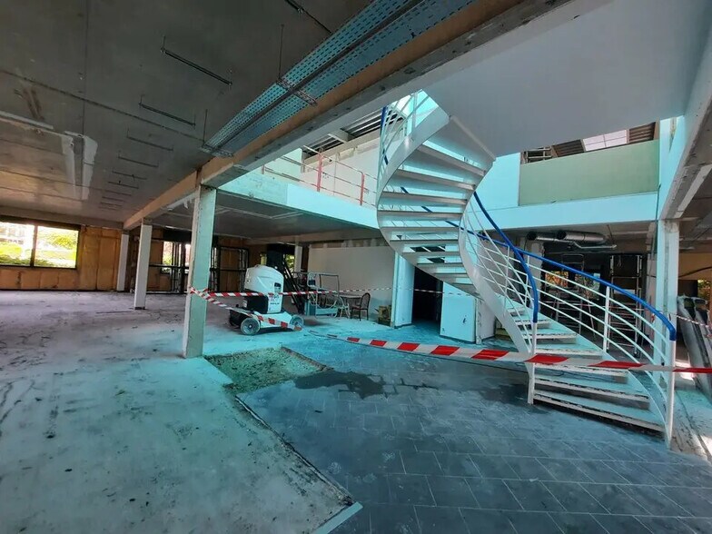 Office in Mont-Saint-Aignan for lease - Interior Photo - Image 2 of 9