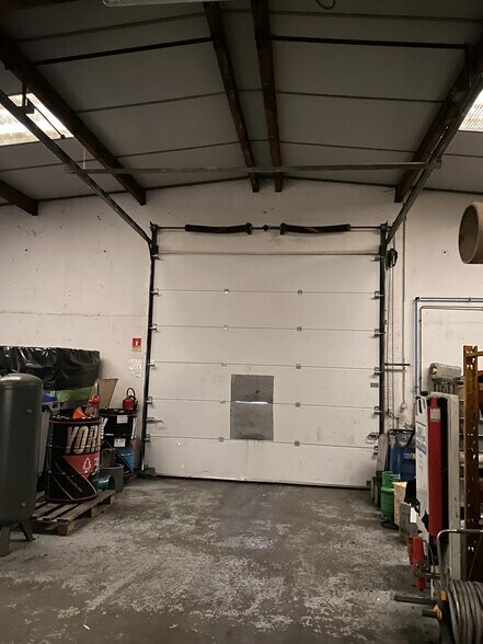 Flex in Grigny for lease - Interior Photo - Image 2 of 7