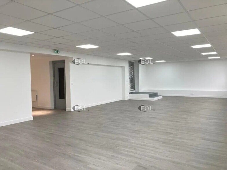 Office in Maisons-Alfort for lease - Building Photo - Image 2 of 9