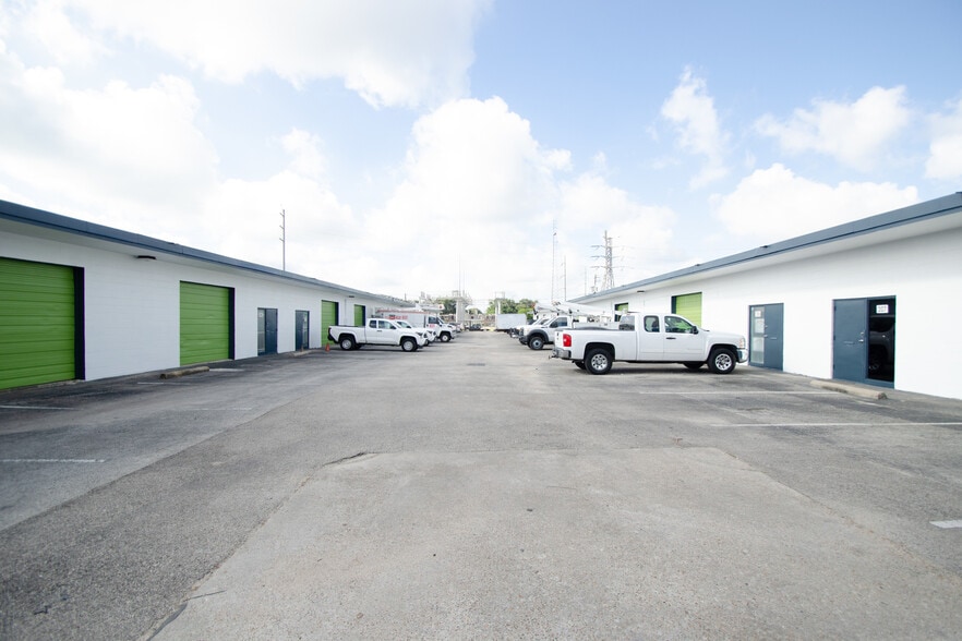 6020 Jessamine St, Houston, TX for lease - Building Photo - Image 2 of 10