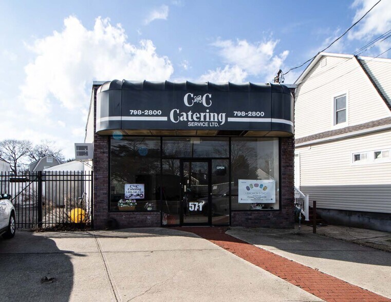 571 Broadway, Massapequa, NY for sale - Primary Photo - Image 1 of 1
