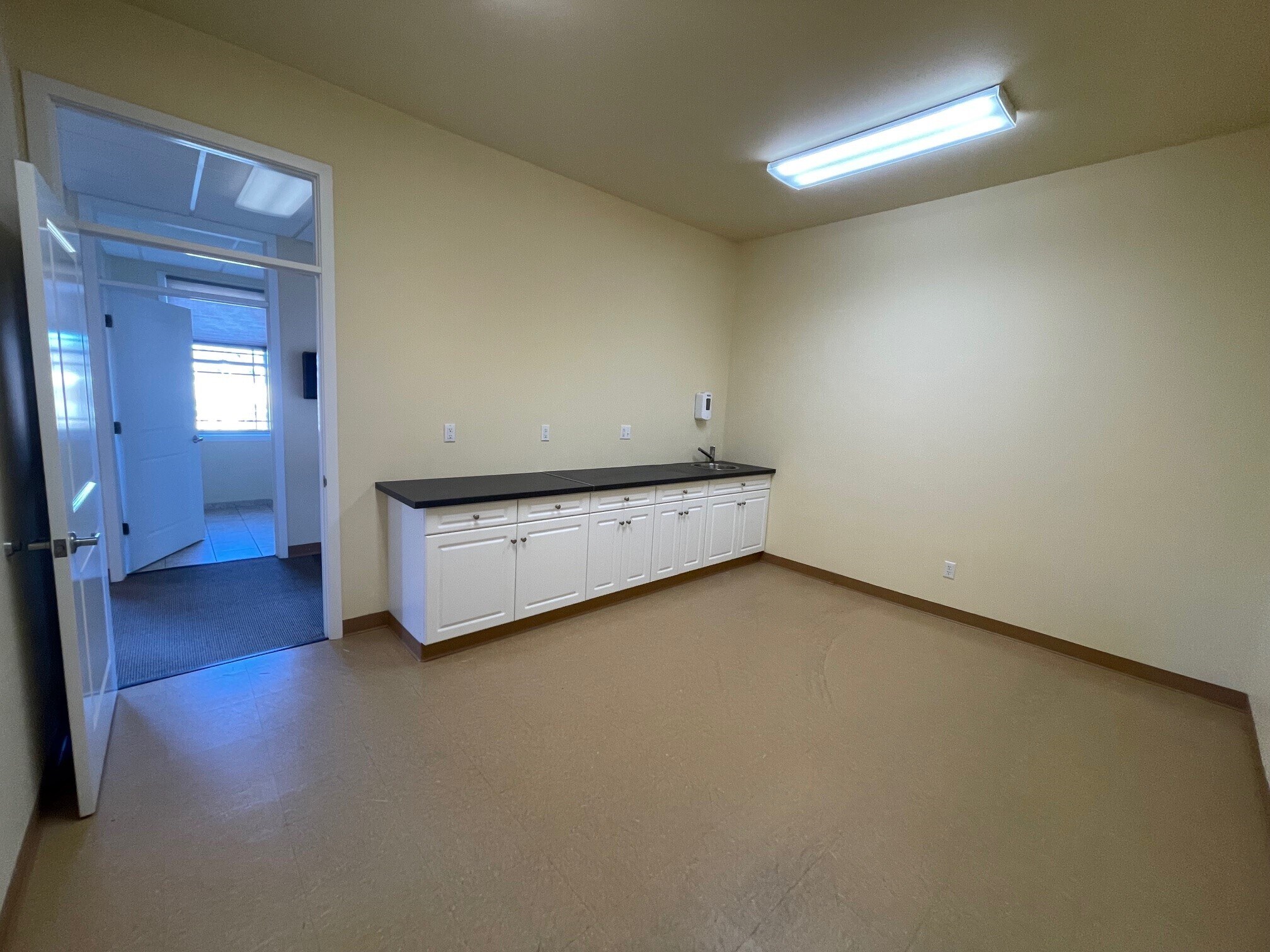 245 Amity Rd, Woodbridge, CT 06525 Retail for Lease