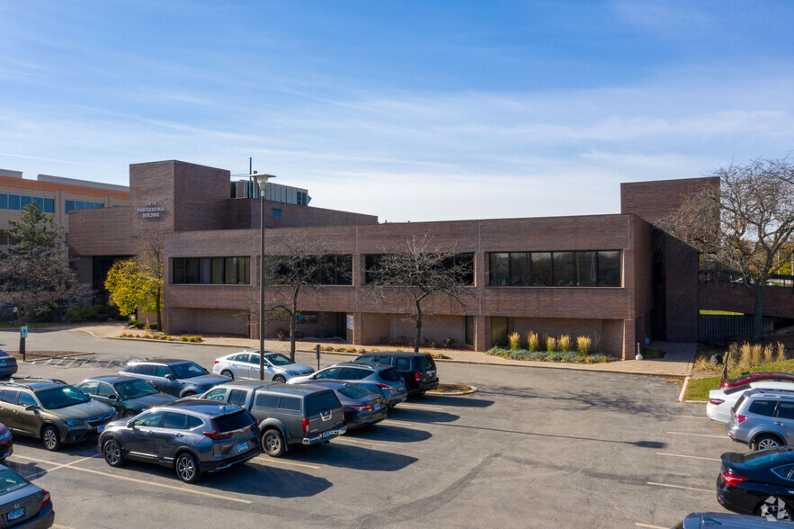 2010 S Arlington Heights Rd, Arlington Heights, IL for lease - Building Photo - Image 1 of 5