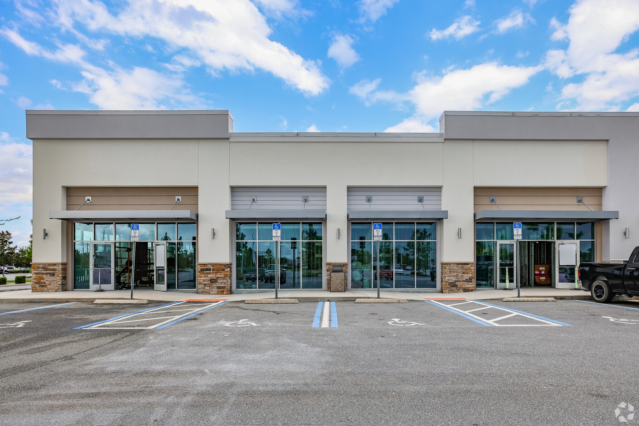 3221-3231 Vineland Rd, Kissimmee, FL for lease Primary Photo- Image 1 of 3