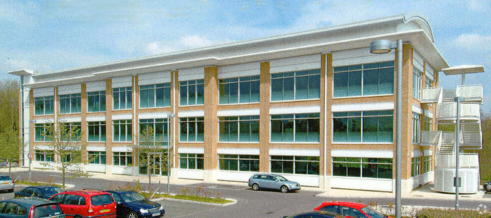 Station Appr, Camberley for lease - Building Photo - Image 2 of 3