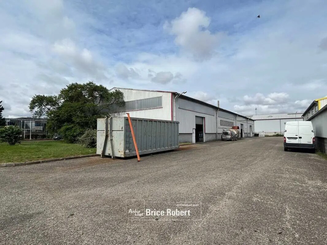 Flex in Meyzieu for sale Primary Photo- Image 1 of 1