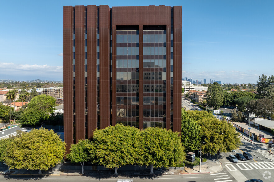 4929 Wilshire Blvd, Los Angeles, CA for lease - Building Photo - Image 3 of 10