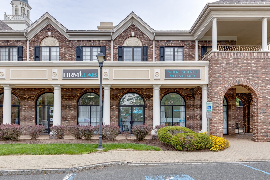 102-112 Town Center Dr, Warren, NJ for lease - Building Photo - Image 1 of 29