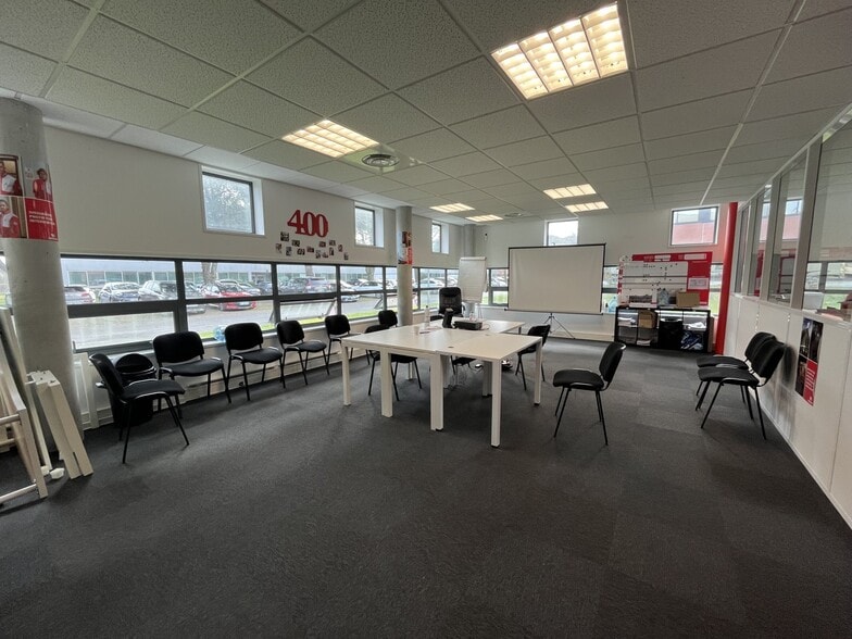 Office in Mérignac for lease - Building Photo - Image 2 of 10