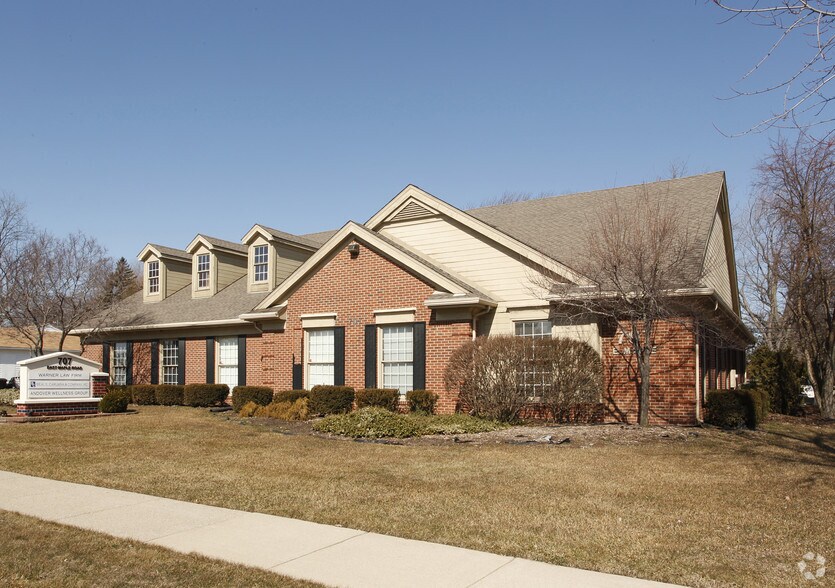 707 E Maple Rd, Troy, MI for lease - Primary Photo - Image 1 of 5