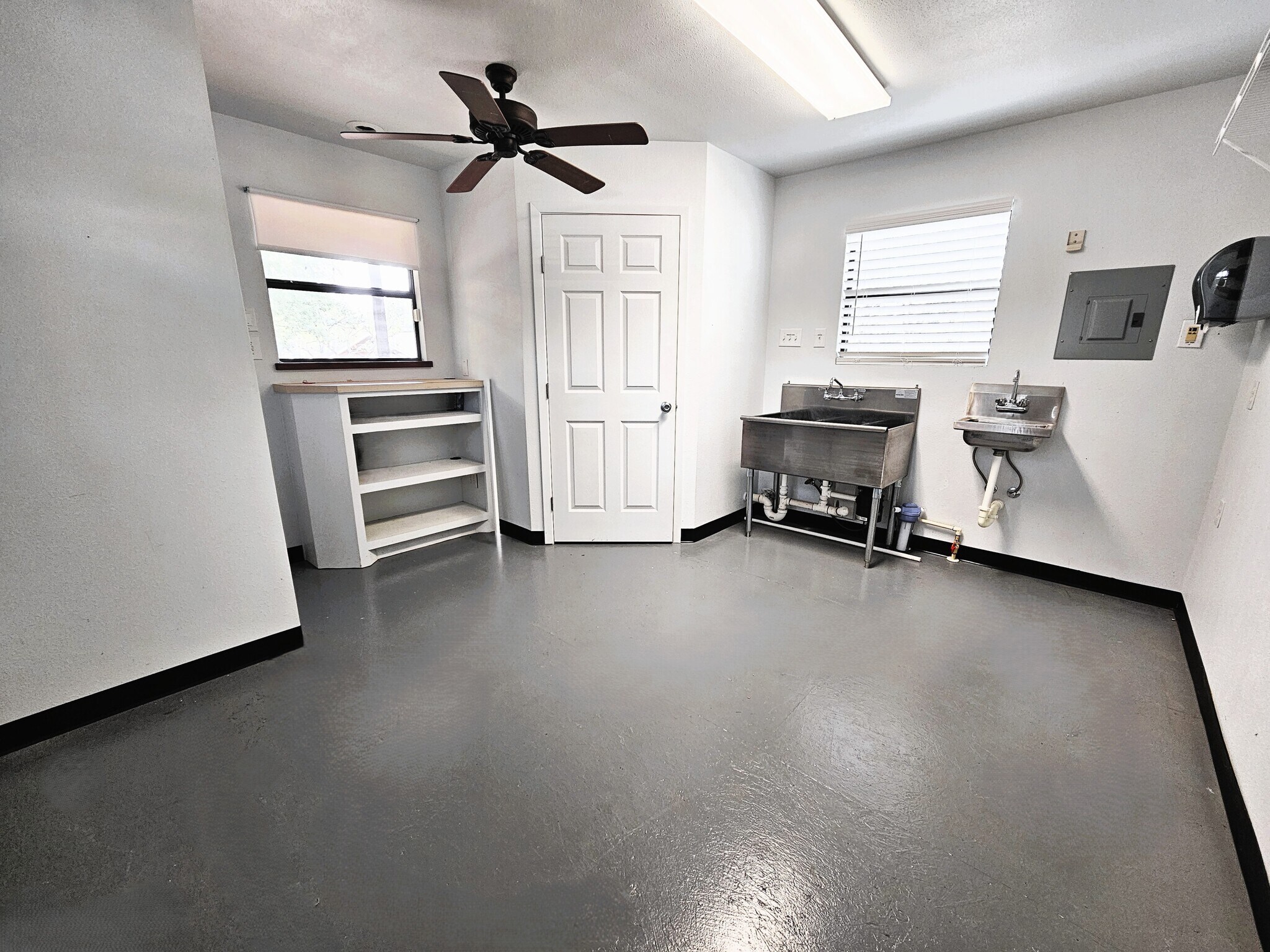 9926 FM 1283, Lakehills, TX for lease Interior Photo- Image 1 of 5