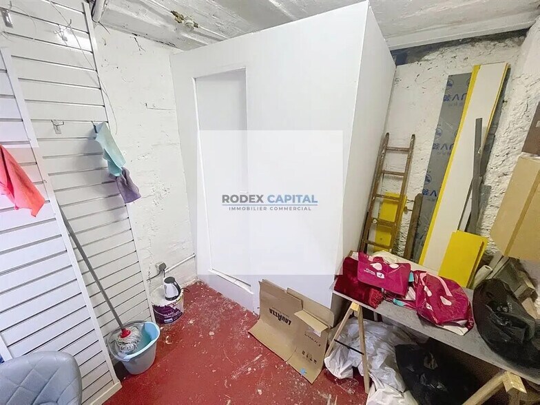 Retail in Paris for lease - Building Photo - Image 3 of 3