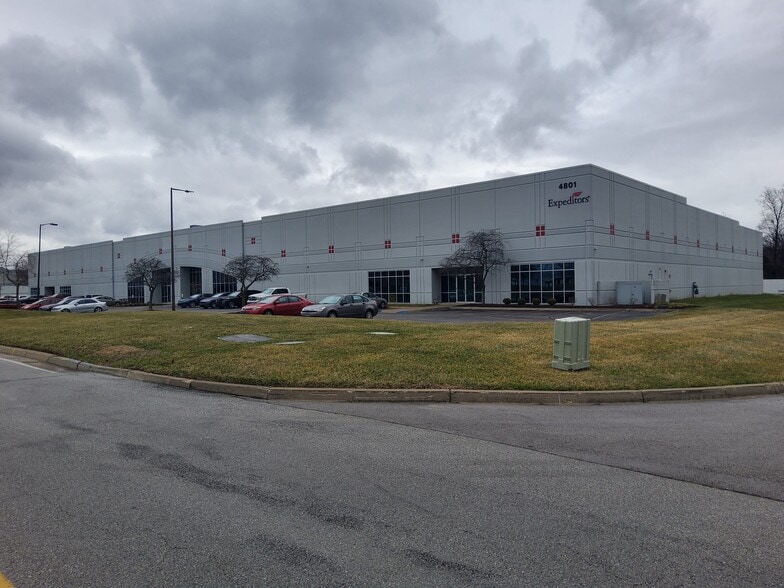 4801 Commerce Crossings Dr, Louisville, KY for sale - Building Photo - Image 1 of 1