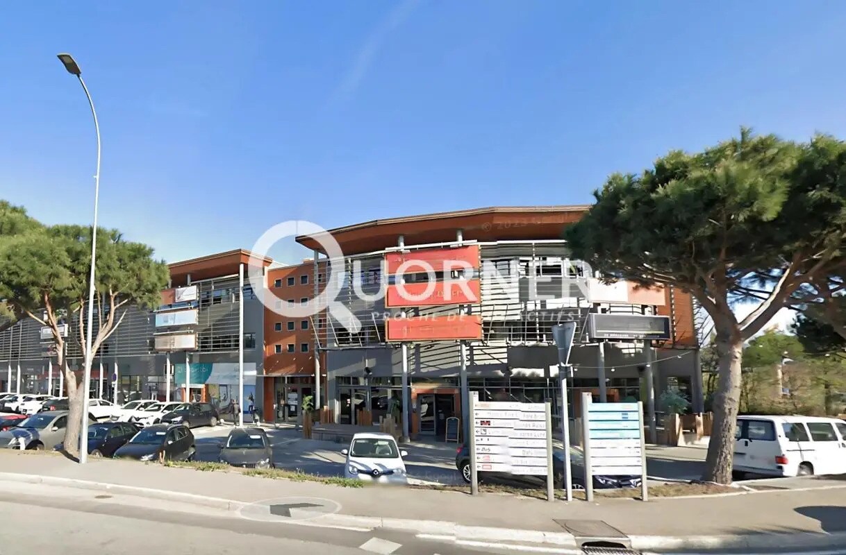 Retail in Fréjus for lease Building Photo- Image 1 of 4