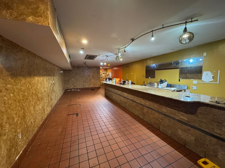 1144 Hylan Blvd, Staten Island, NY for lease - Building Photo - Image 2 of 8