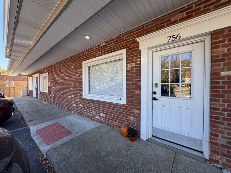 752-764 W Market St, Akron, OH for lease - Building Photo - Image 2 of 11