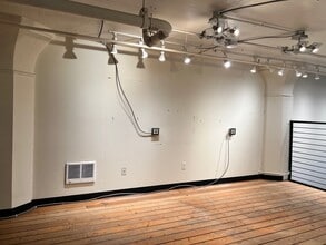 555 NW Park Ave, Portland, OR for lease Interior Photo- Image 2 of 4