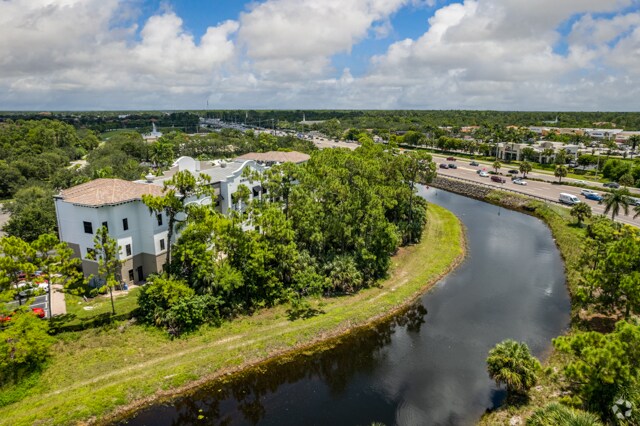 2590 Northbrooke Plaza Dr, Naples, FL for lease - Building Photo - Image 3 of 5