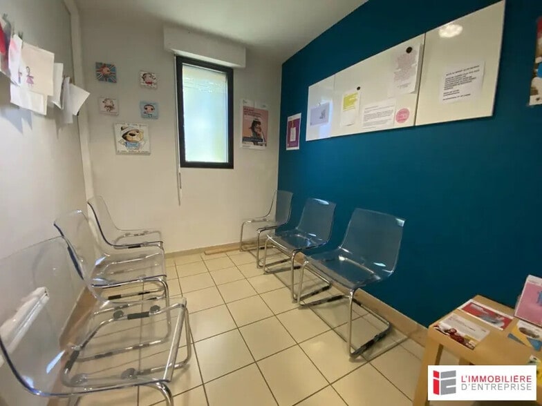 Office in Saint-Erblon for sale - Interior Photo - Image 3 of 5