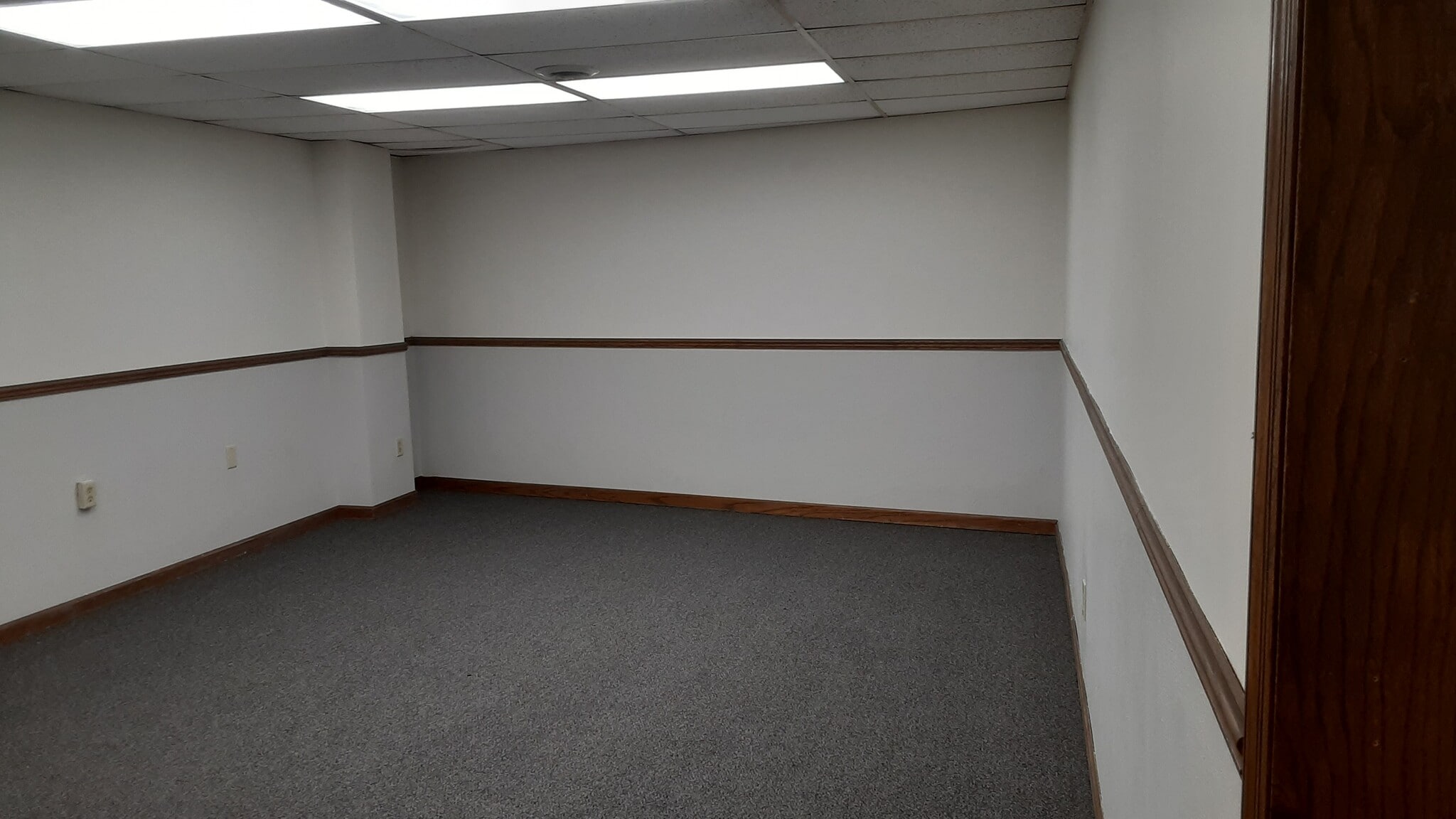 217 Wisconsin Ave, Waukesha, WI for lease Interior Photo- Image 1 of 3
