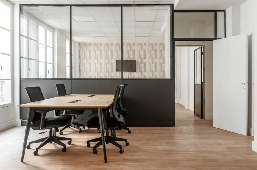 39 Rue Godot De Mauroy, Paris for lease - Interior Photo - Image 3 of 12