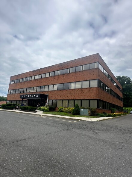 85 Barnes Rd, Wallingford, CT for lease - Building Photo - Image 2 of 17