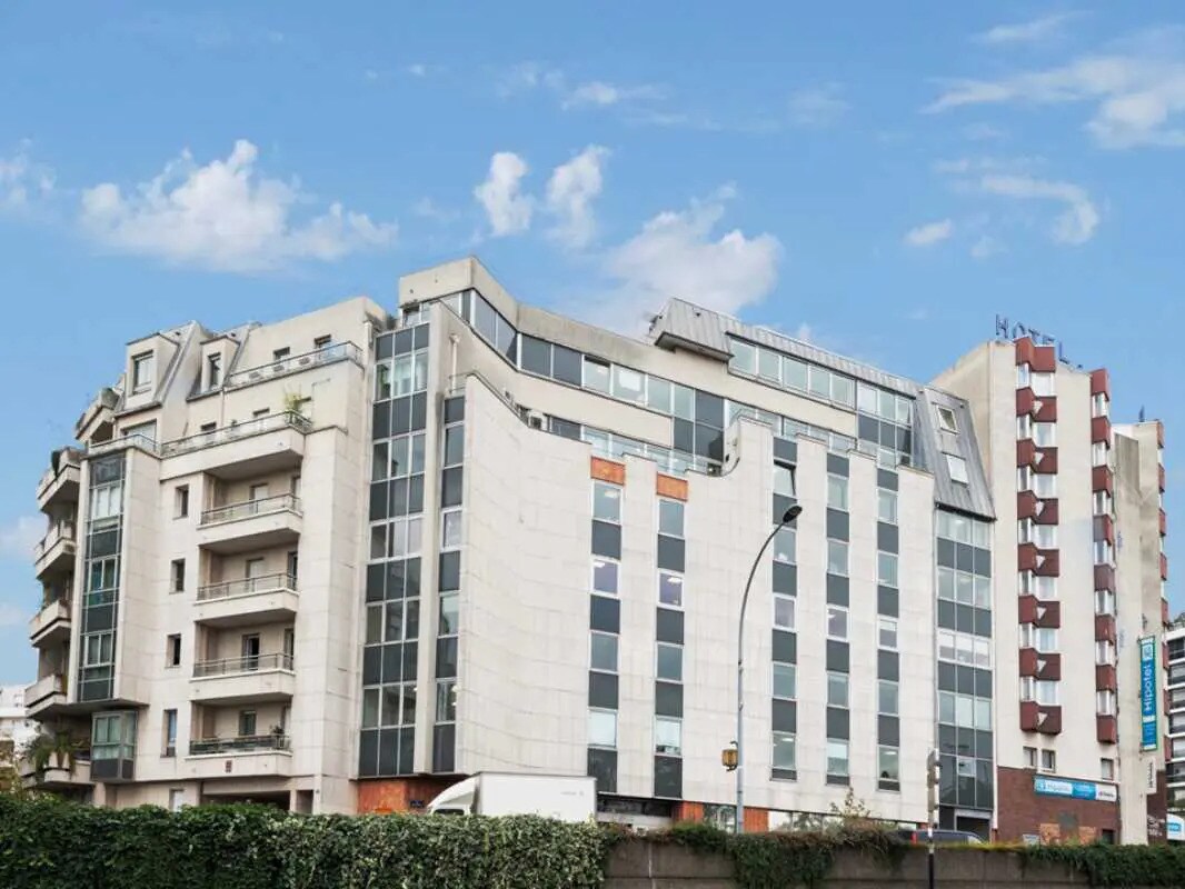 Office in Joinville-le-Pont for lease Building Photo- Image 1 of 10